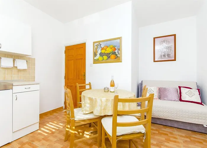 Rose Apartman *