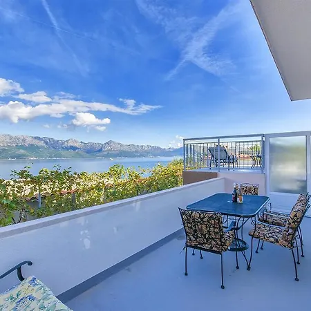 Rose Apartment Sucuraj