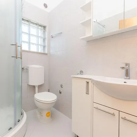 Rose Apartment Sucuraj